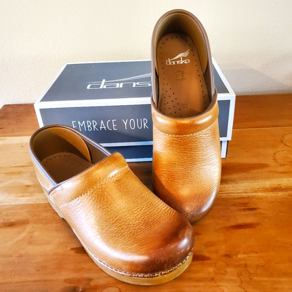 Dansko Professional Honey 39